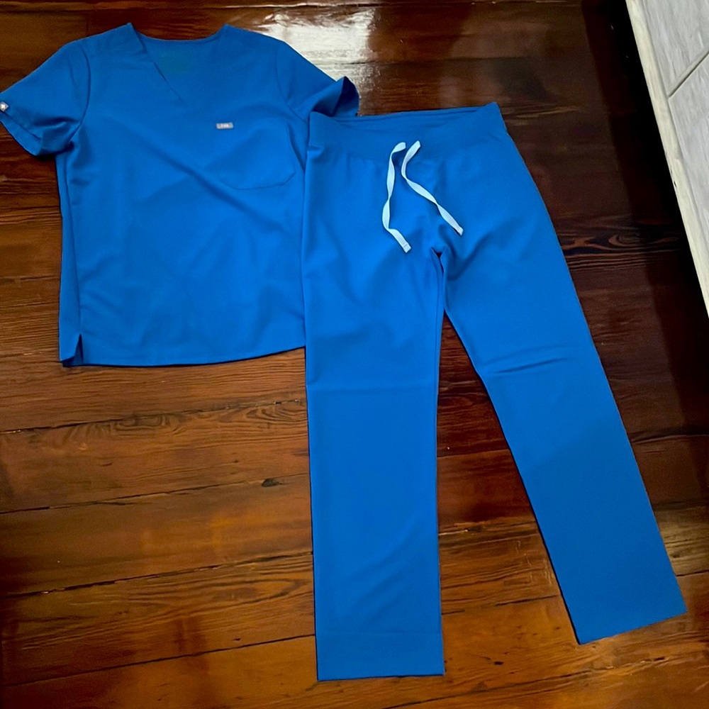 Figs Women’s Royal Blue Scrub Set